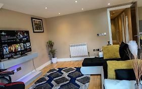 Entire 2 Bedroom Apartment